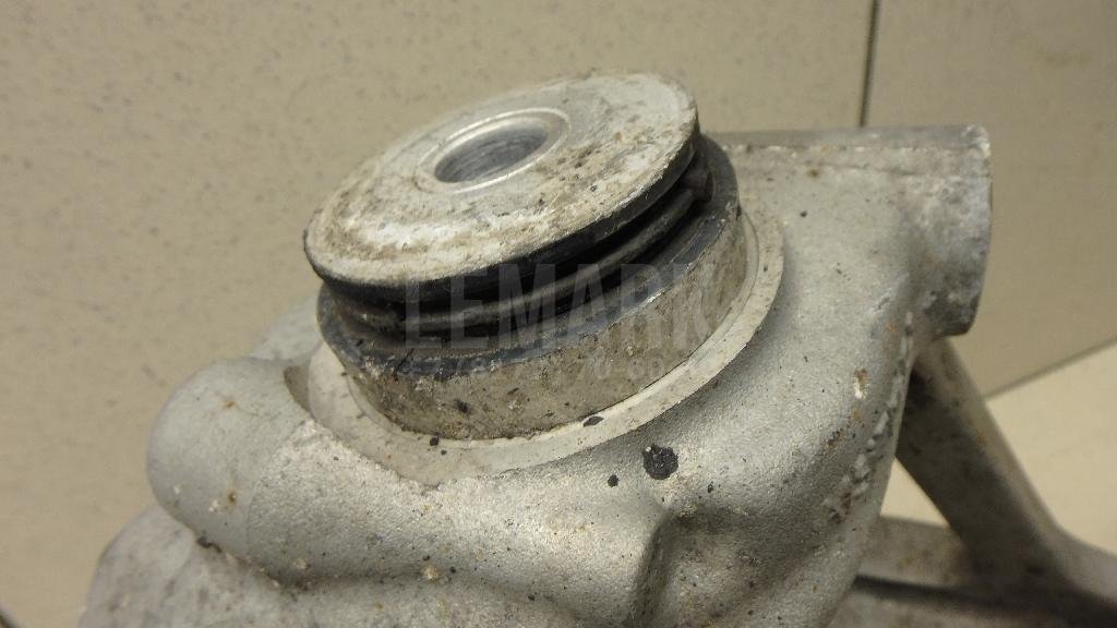 Кулак поворотный задний правый