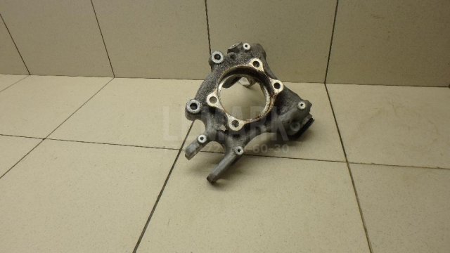 Кулак поворотный задний правый