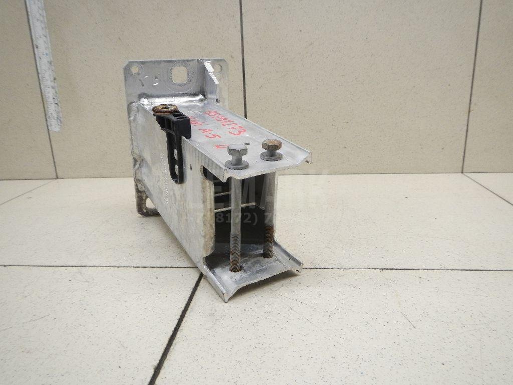 Кронштейн усилителя переднего бампера левый