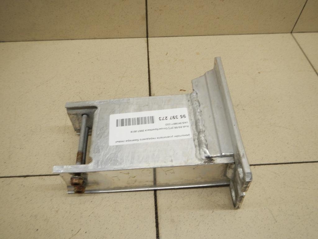 Кронштейн усилителя переднего бампера левый