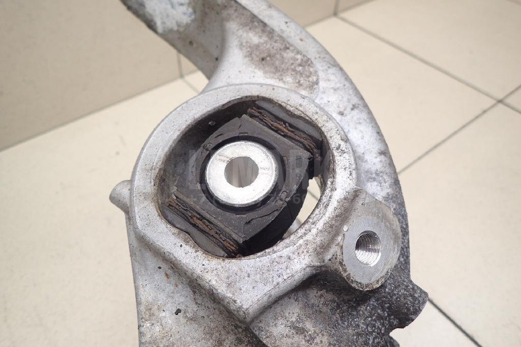 Кулак поворотный задний правый