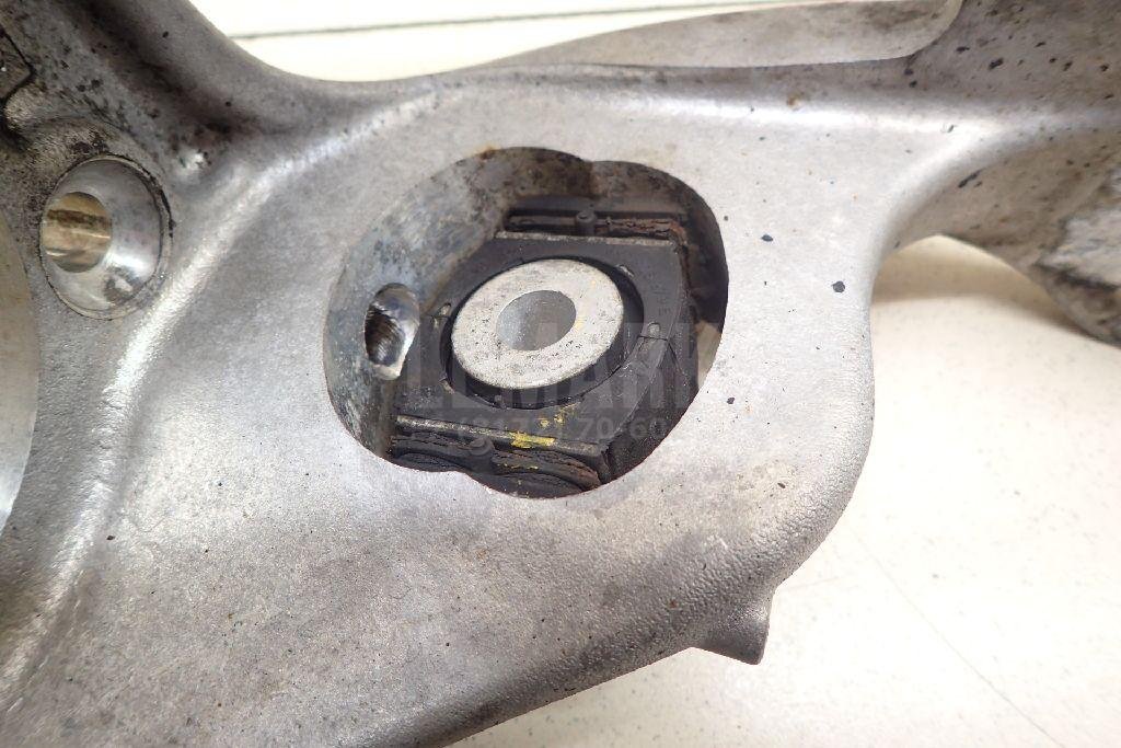 Кулак поворотный задний правый