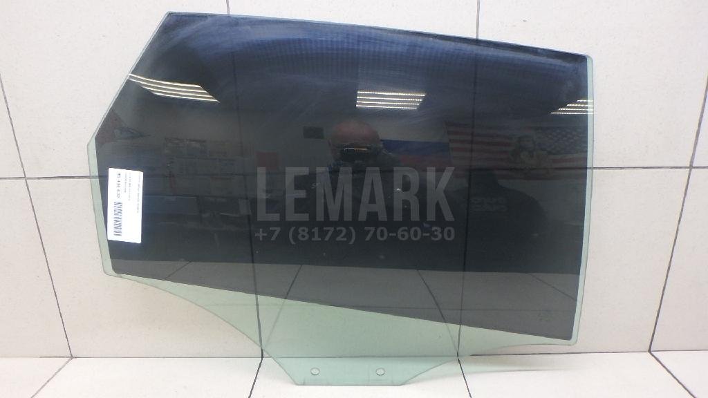 Стекло двери задней правой