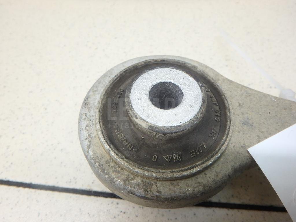 Рычаг передний верхний левый передний