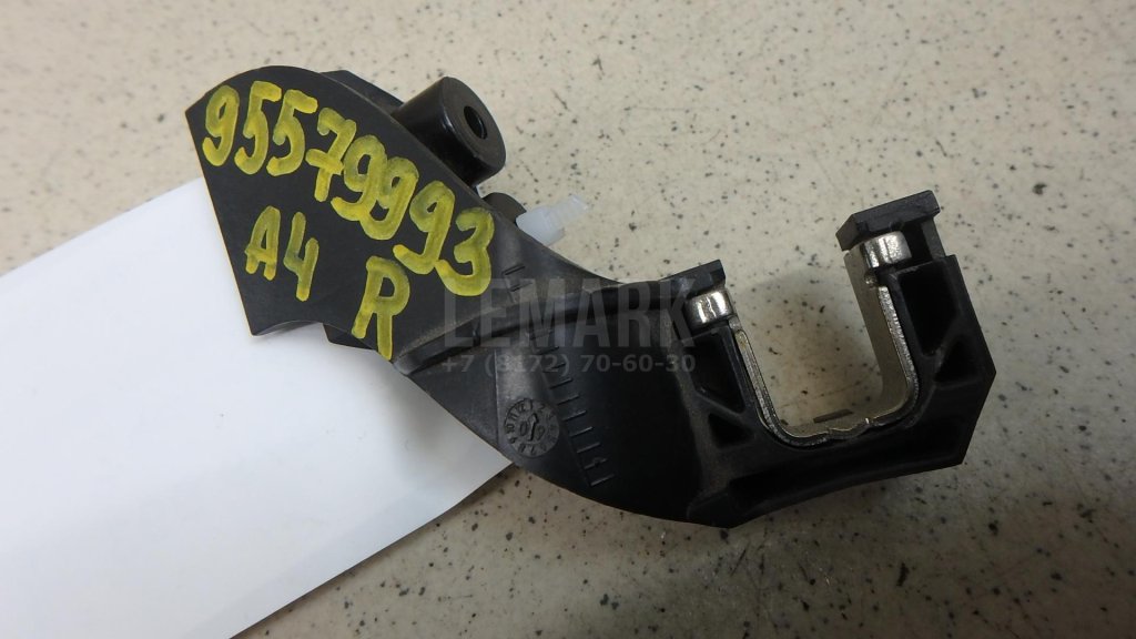 Кронштейн фар правый