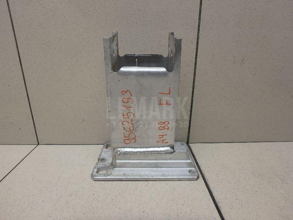 Кронштейн усилителя переднего бампера левый