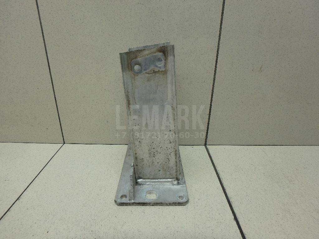 Кронштейн усилителя переднего бампера левый