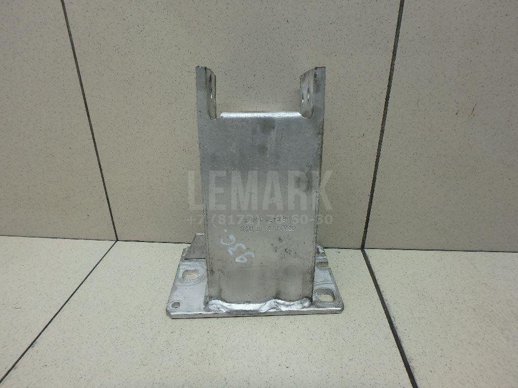 Кронштейн усилителя переднего бампера левый