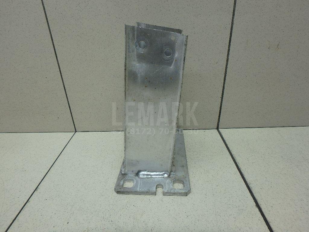 Кронштейн усилителя переднего бампера левый