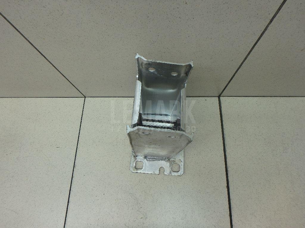 Кронштейн усилителя переднего бампера левый