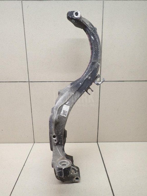 Кулак поворотный передний правый