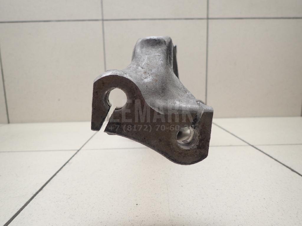 Кулак поворотный передний правый