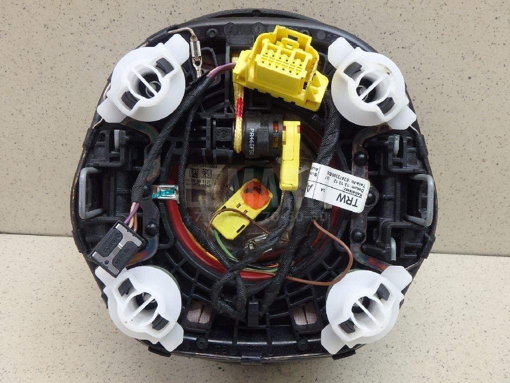 Подушка безопасности в рулевое колесо