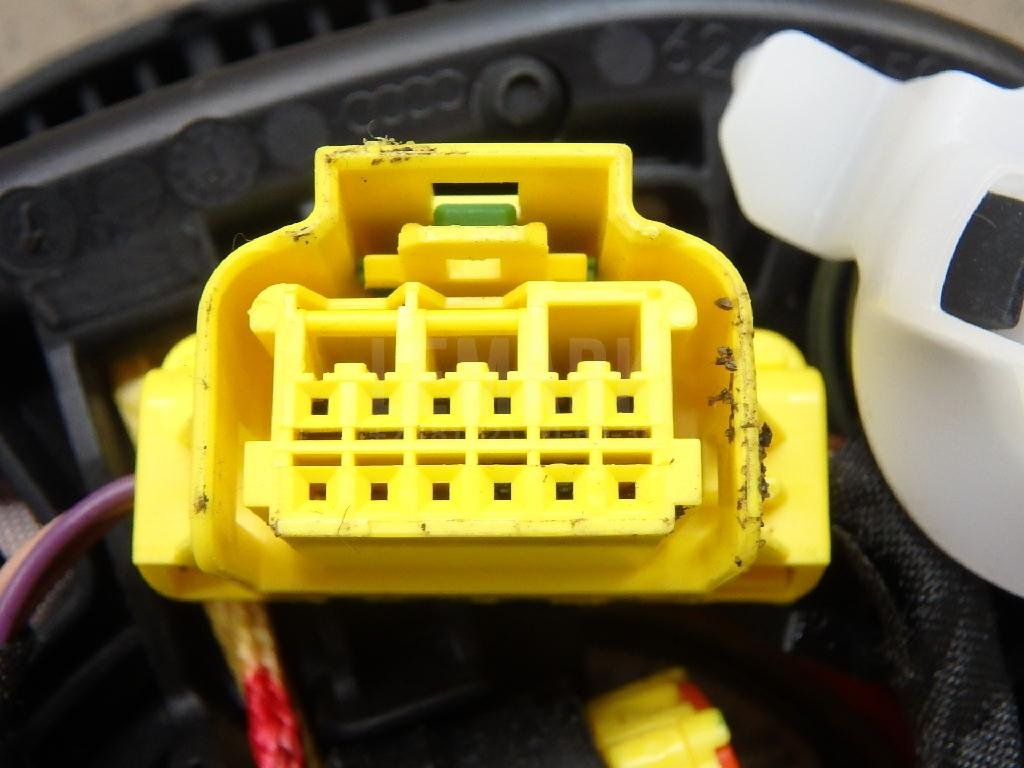 Подушка безопасности в рулевое колесо