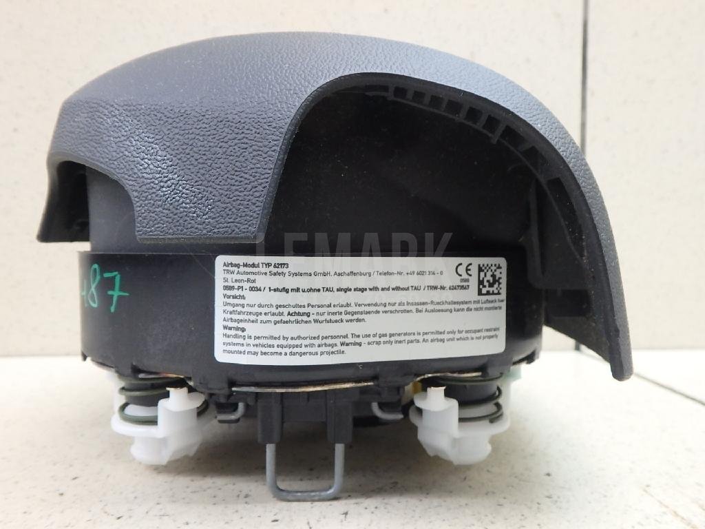 Подушка безопасности в рулевое колесо