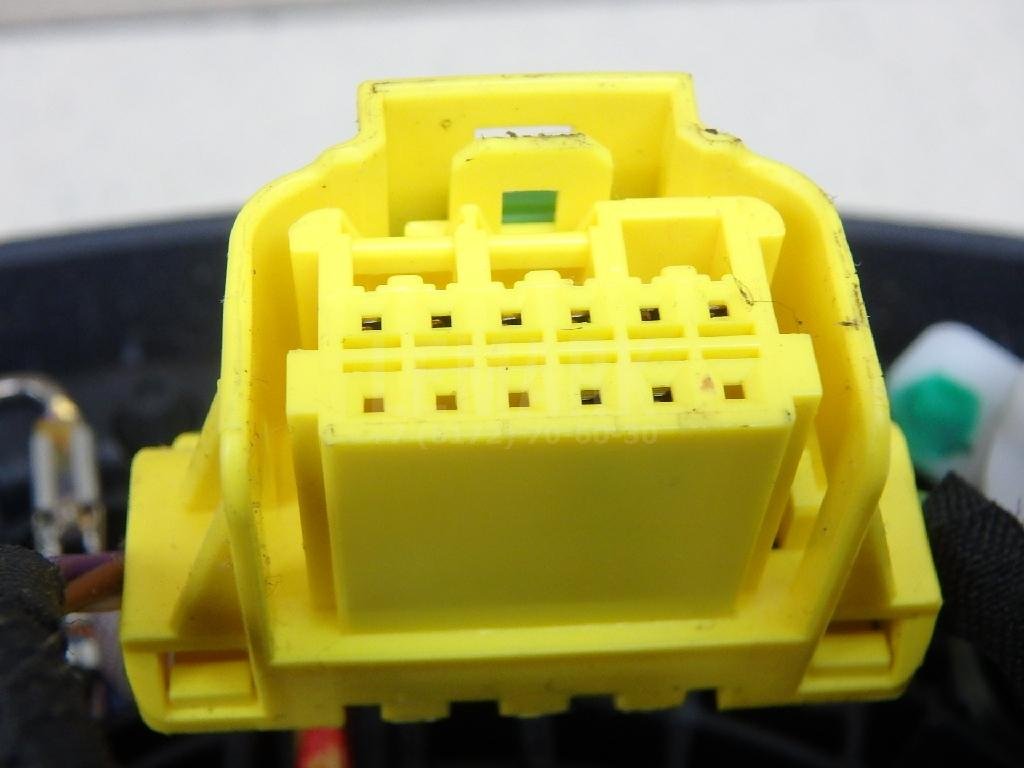 Подушка безопасности в рулевое колесо