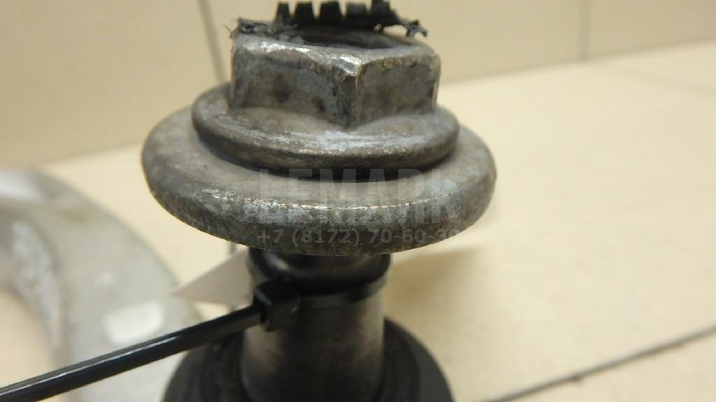 Рычаг передний нижний левый задний