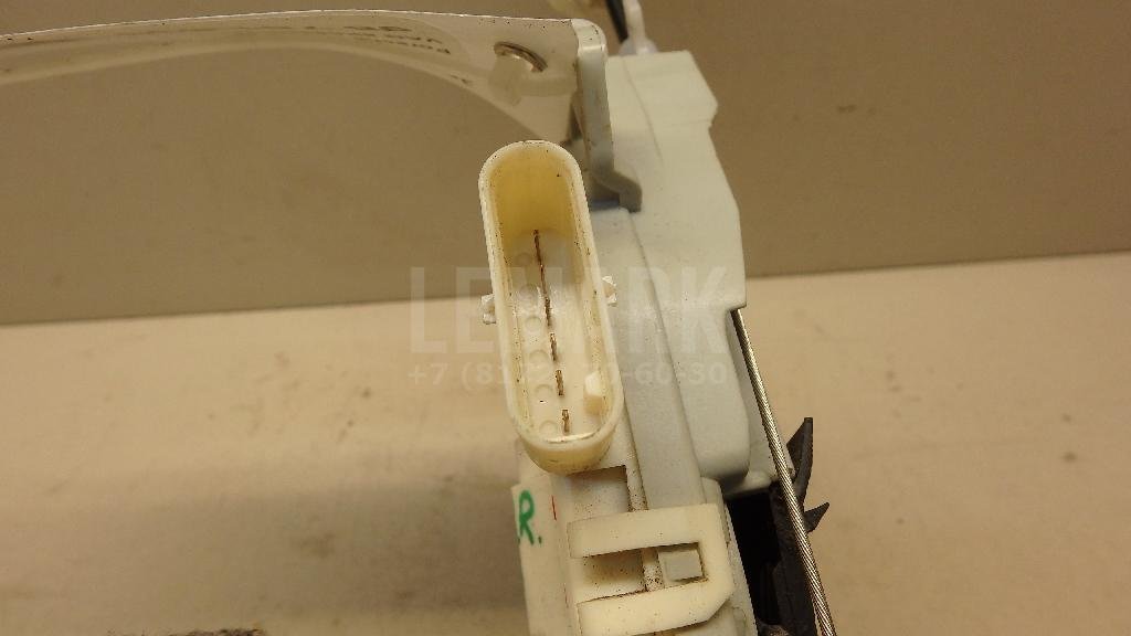 Замок двери задней правой