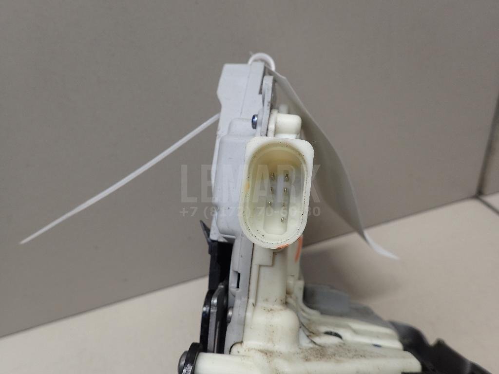 Замок двери задней левой