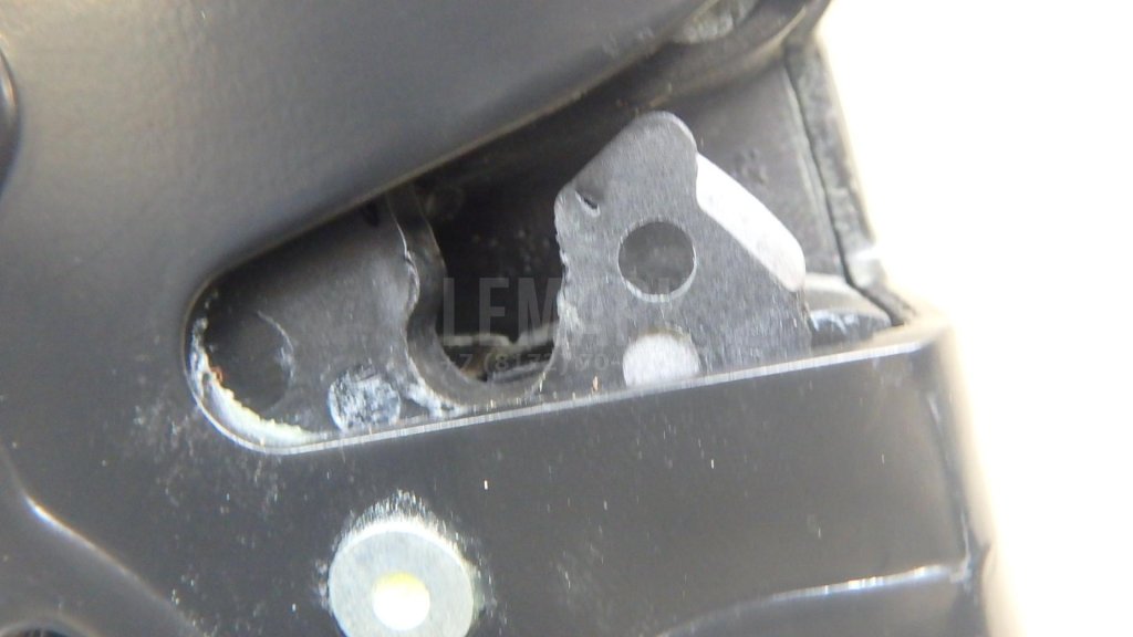 Замок двери задней левой