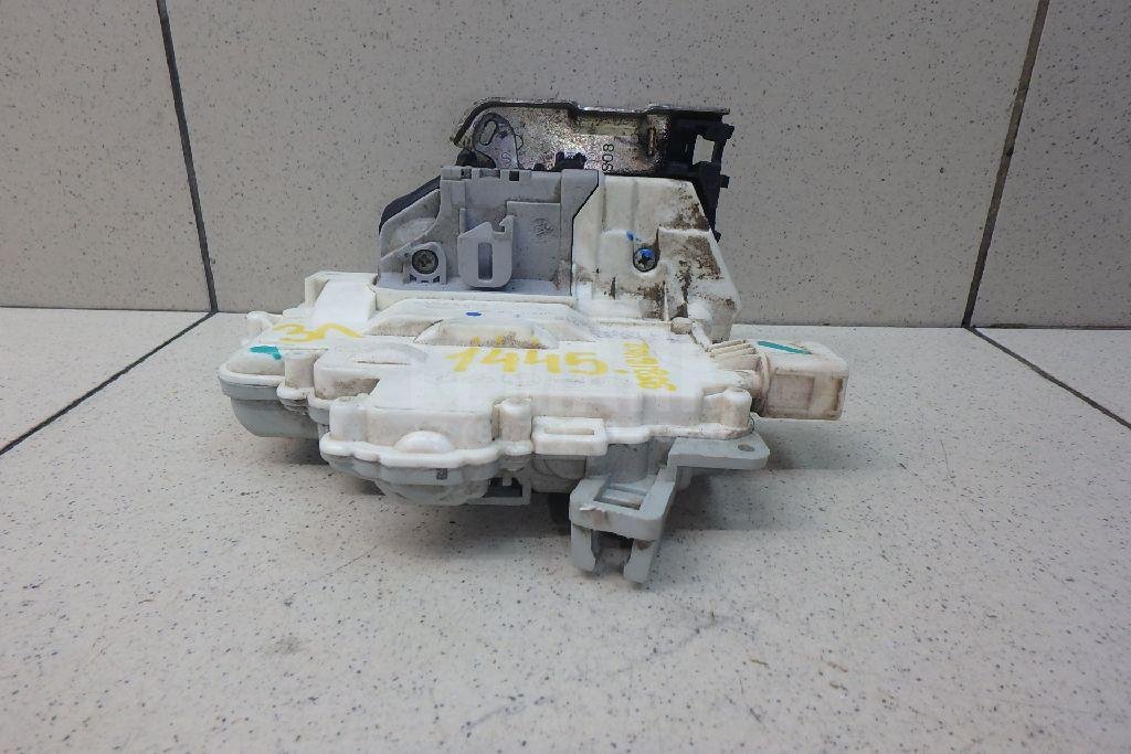 Замок двери задней левой