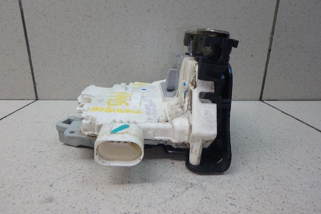 Замок двери задней левой