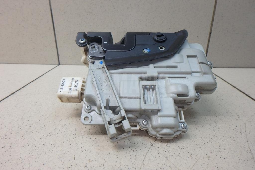 Замок двери задней левой