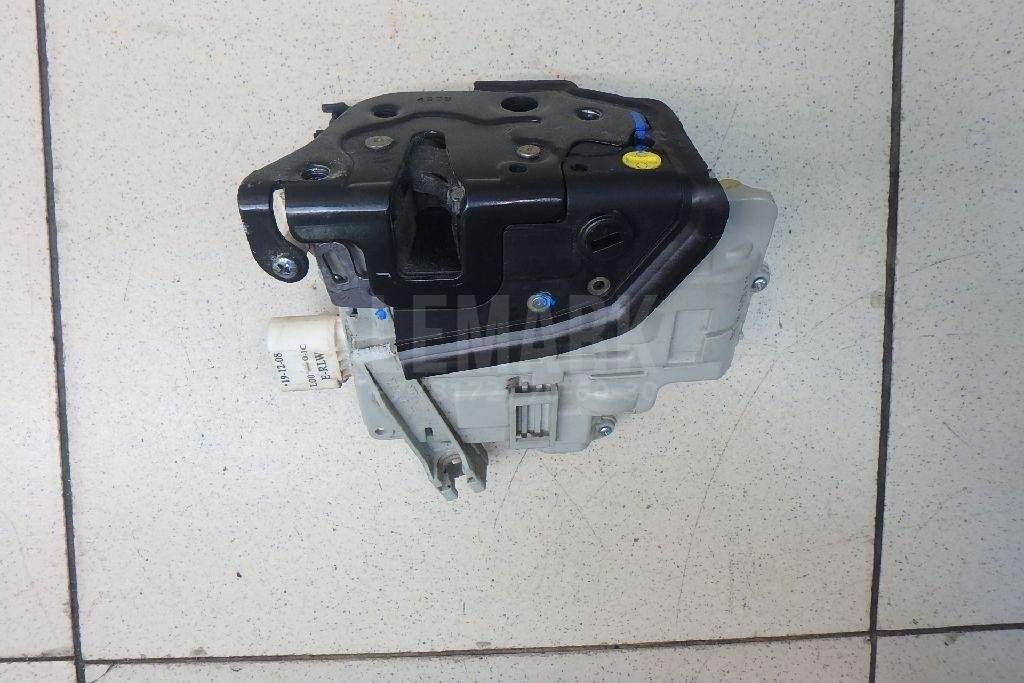 Замок двери задней левой