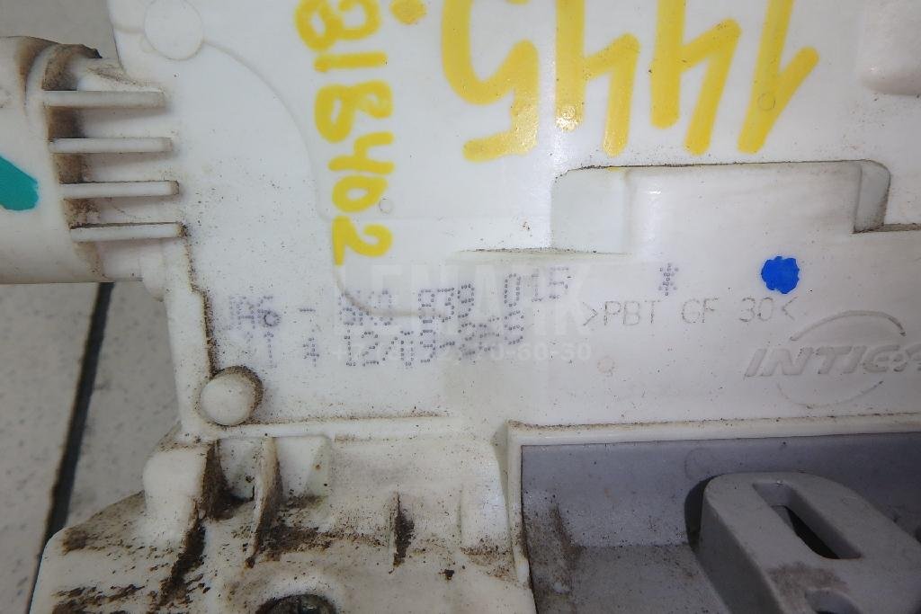 Замок двери задней левой