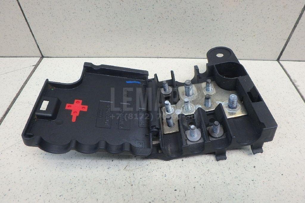 Клемма аккумулятора плюс