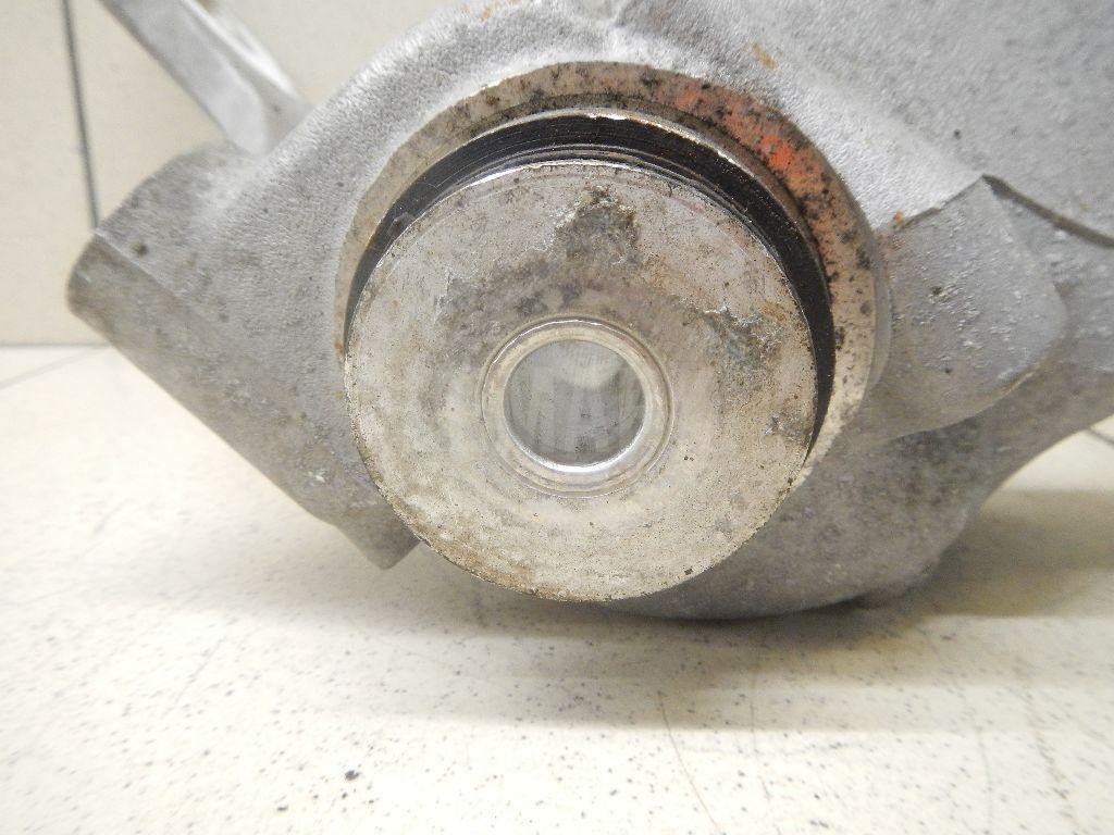 Кулак поворотный задний правый