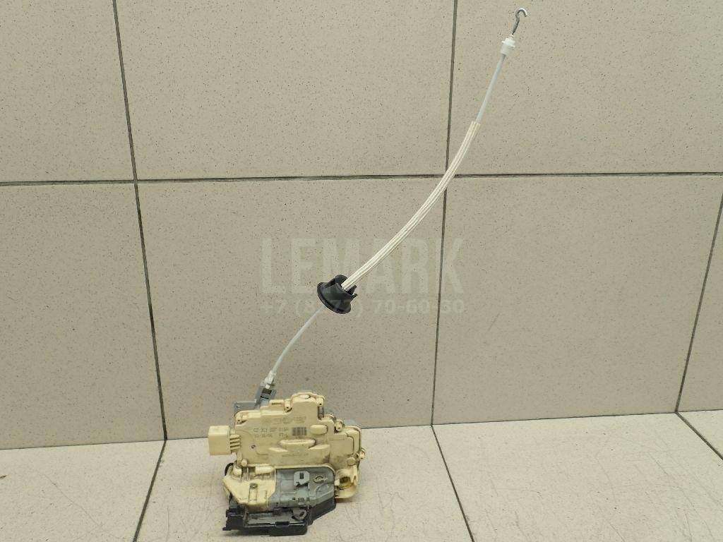 Замок двери передней левой