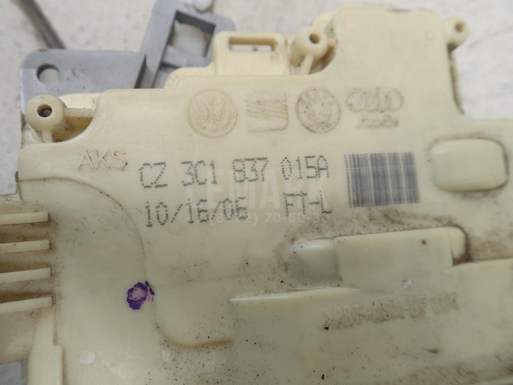 Замок двери передней левой