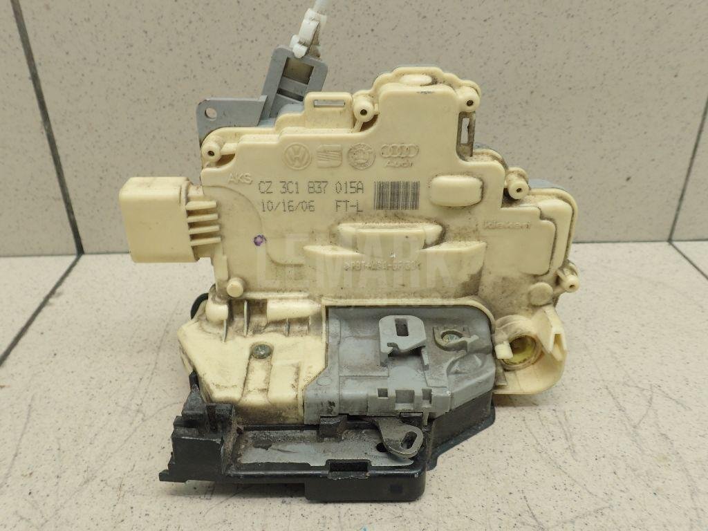 Замок двери передней левой