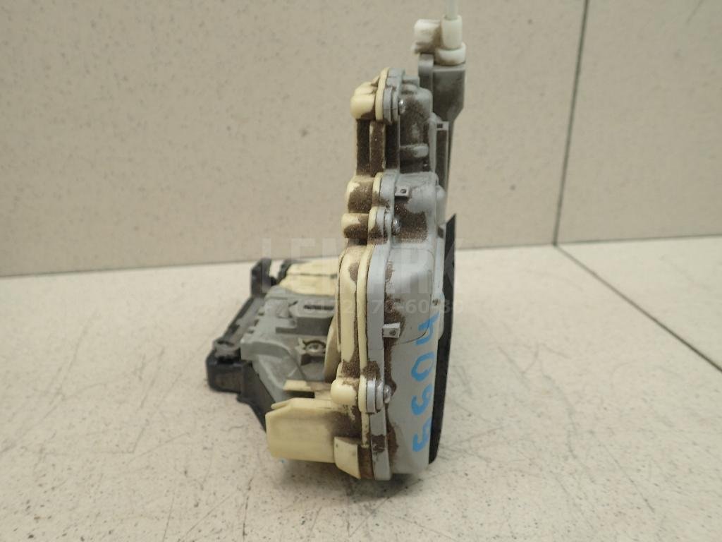 Замок двери передней левой