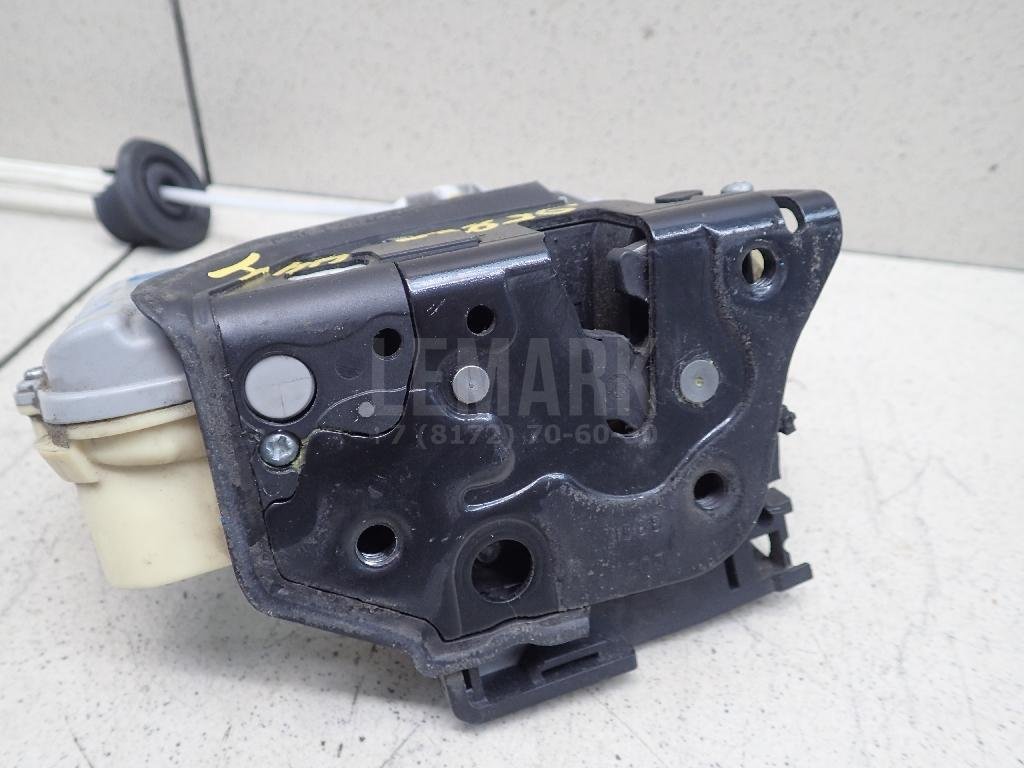 Замок двери передней левой