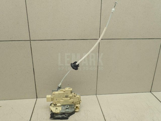 Замок двери передней левой