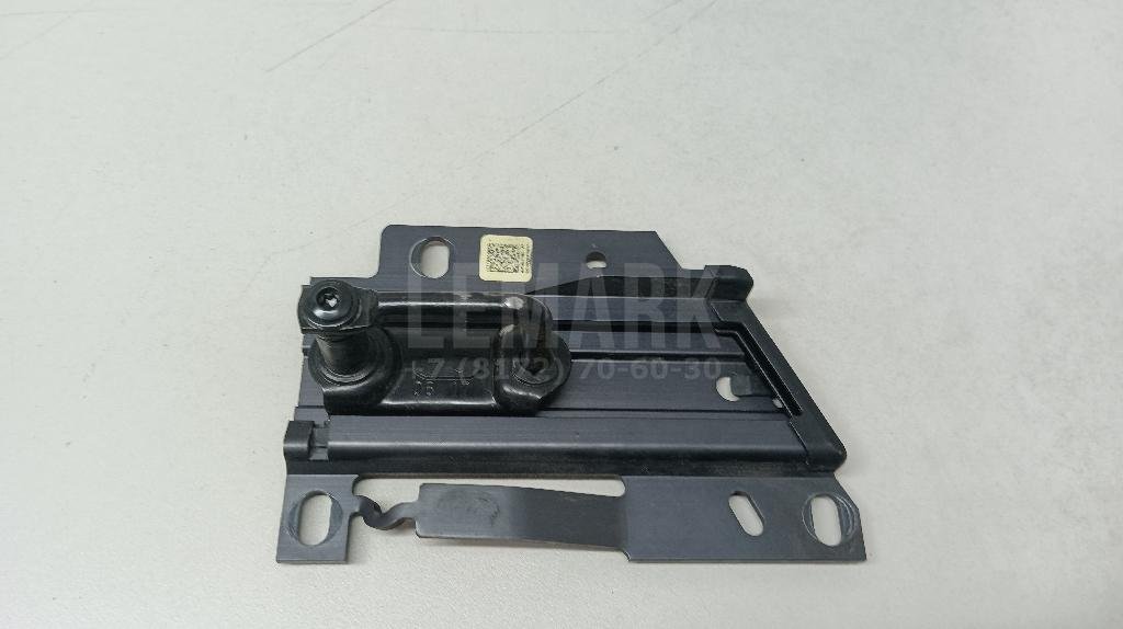 Ответная часть замка капота