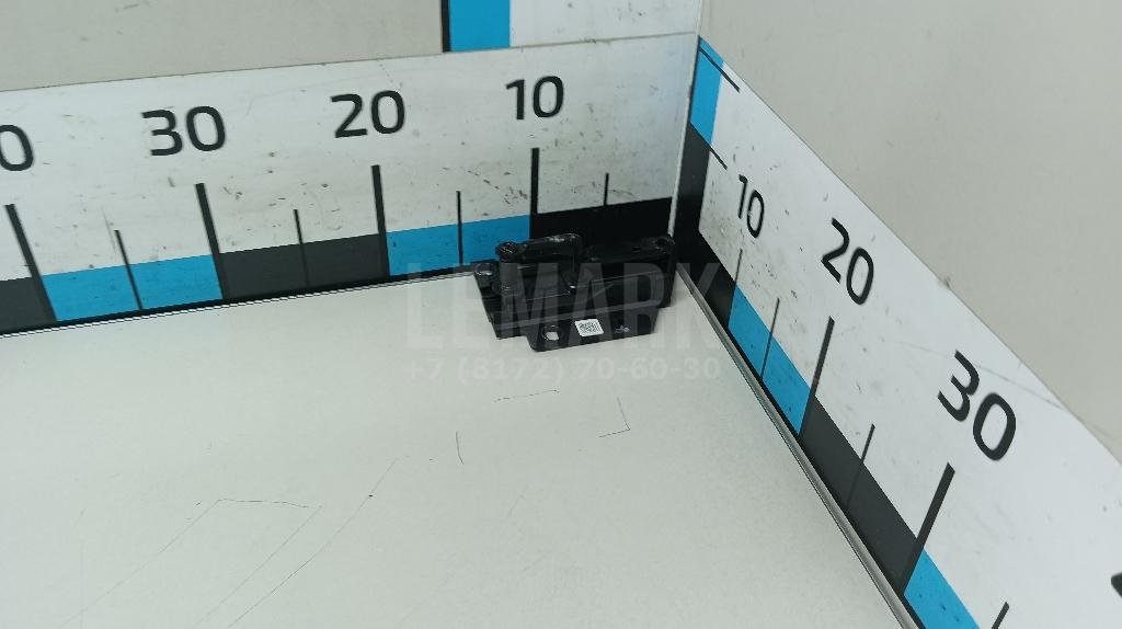 Ответная часть замка капота