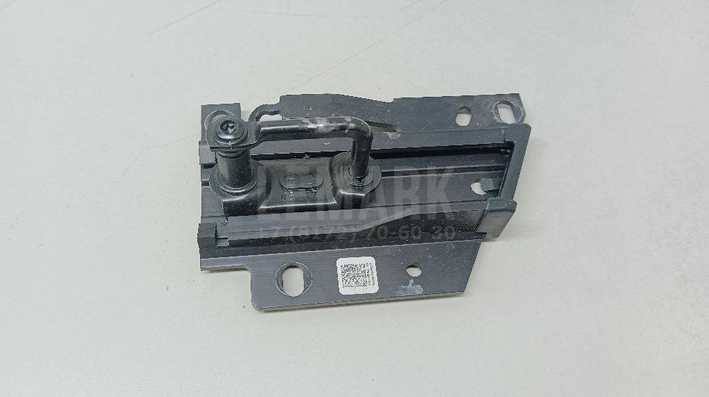 Ответная часть замка капота