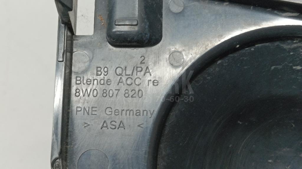 Заглушка бампера правая