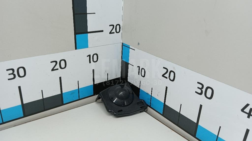 Заглушка бампера правая