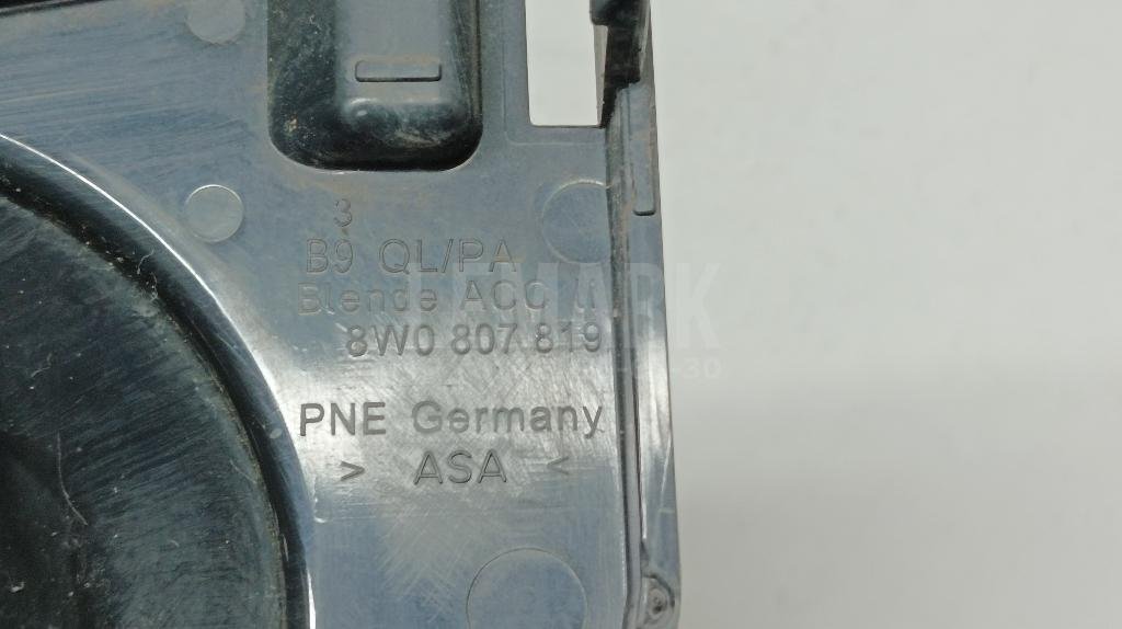 Заглушка бампера левая