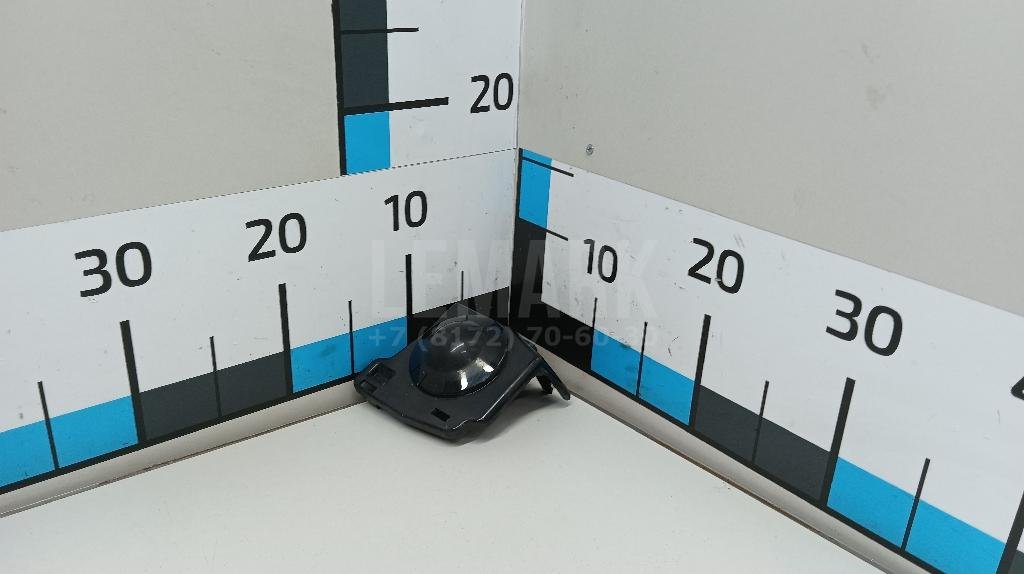 Заглушка бампера левая