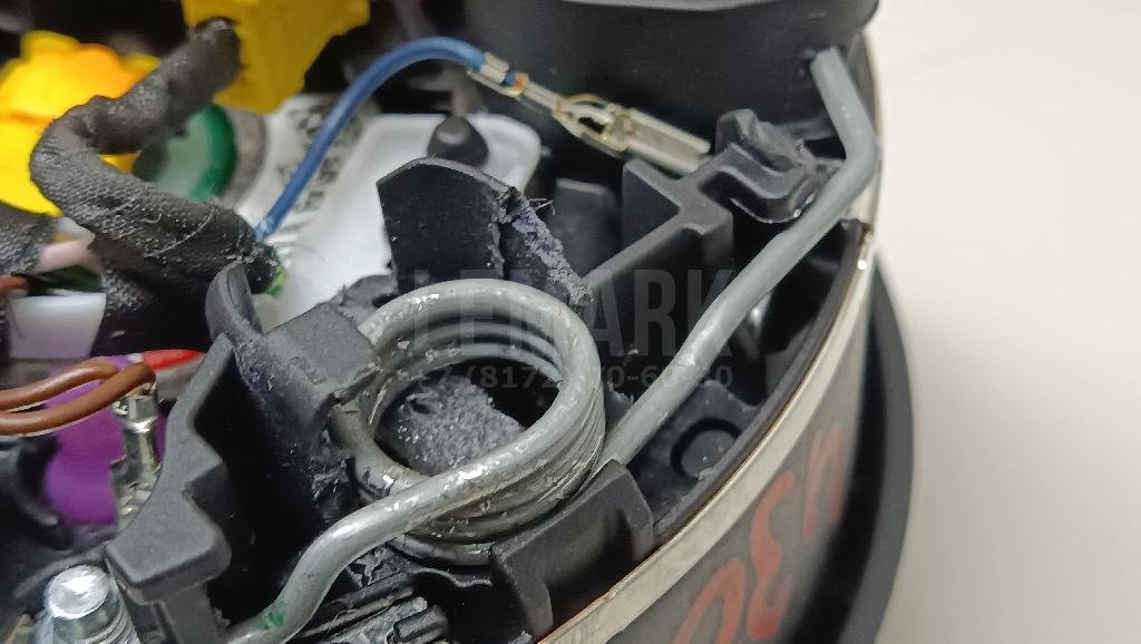 Подушка безопасности в рулевое колесо