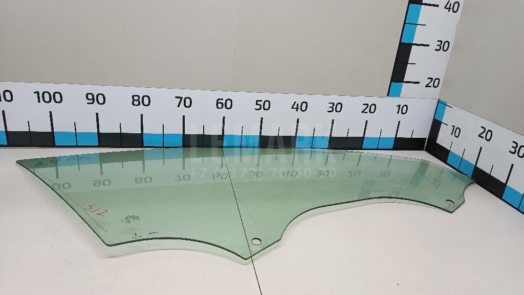 Стекло двери передней правой