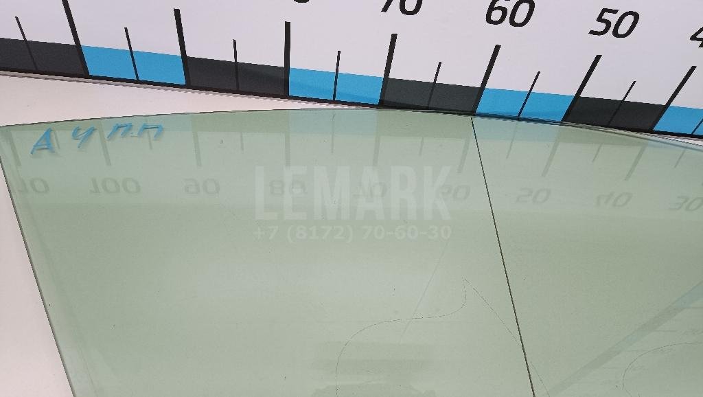 Стекло двери передней правой