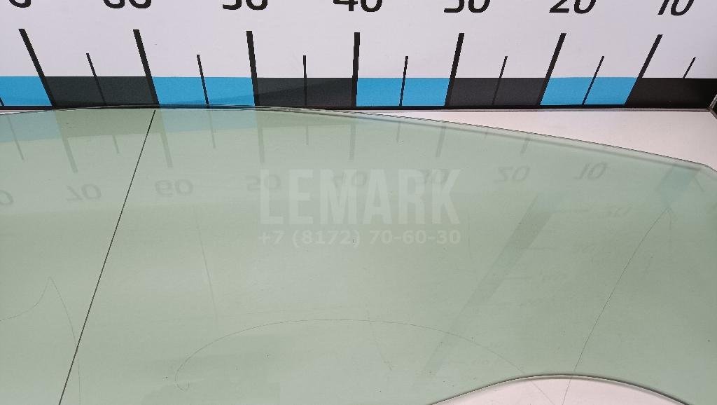 Стекло двери передней правой