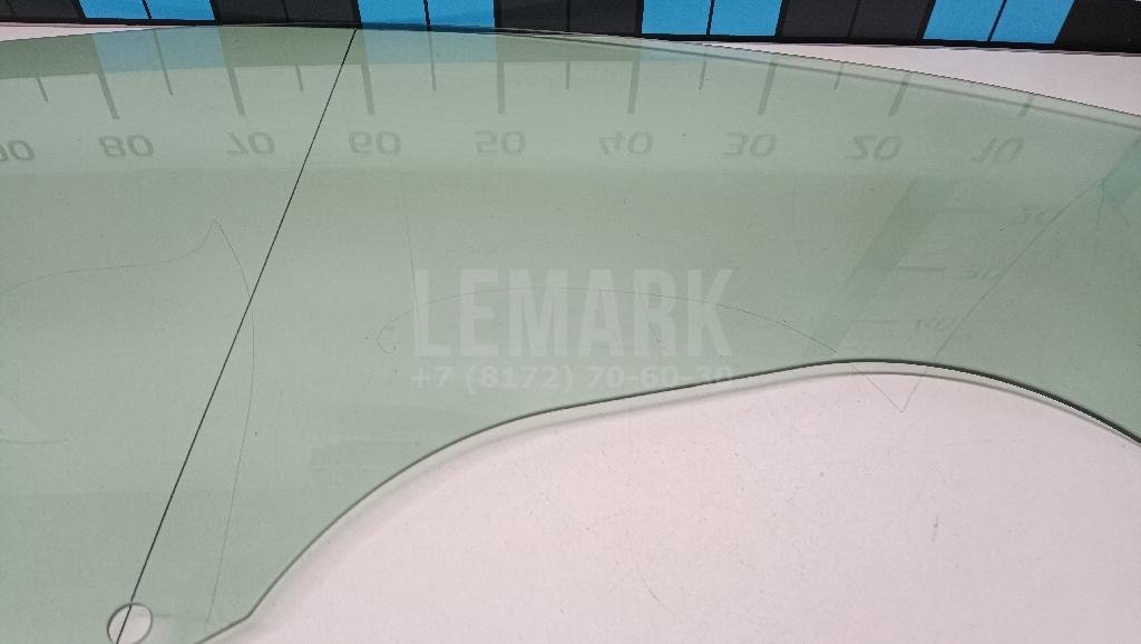 Стекло двери передней правой