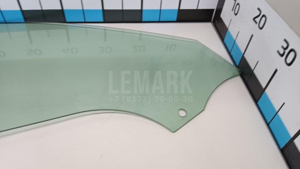 Стекло двери передней правой